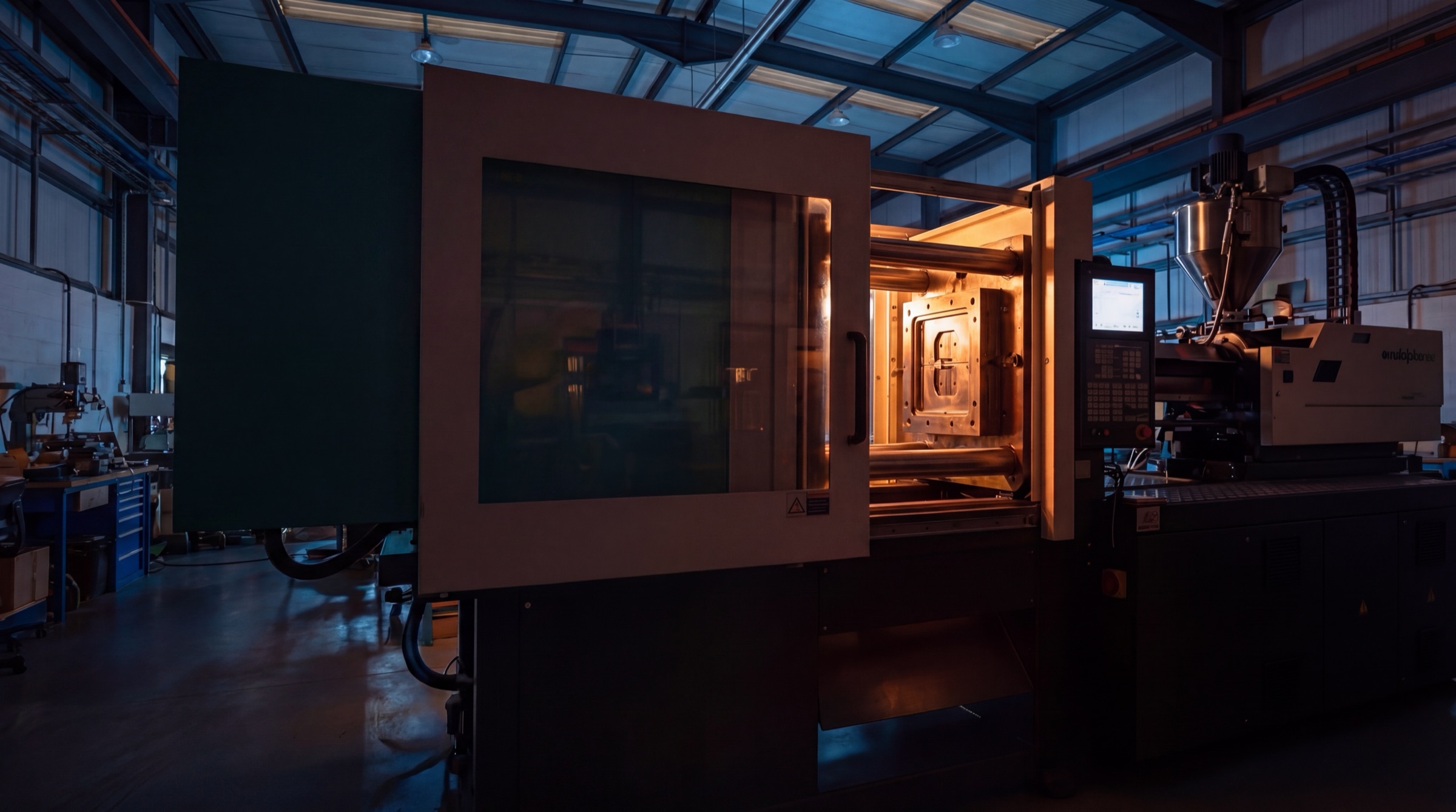 Injection moulding machine on the Alplas factory floor